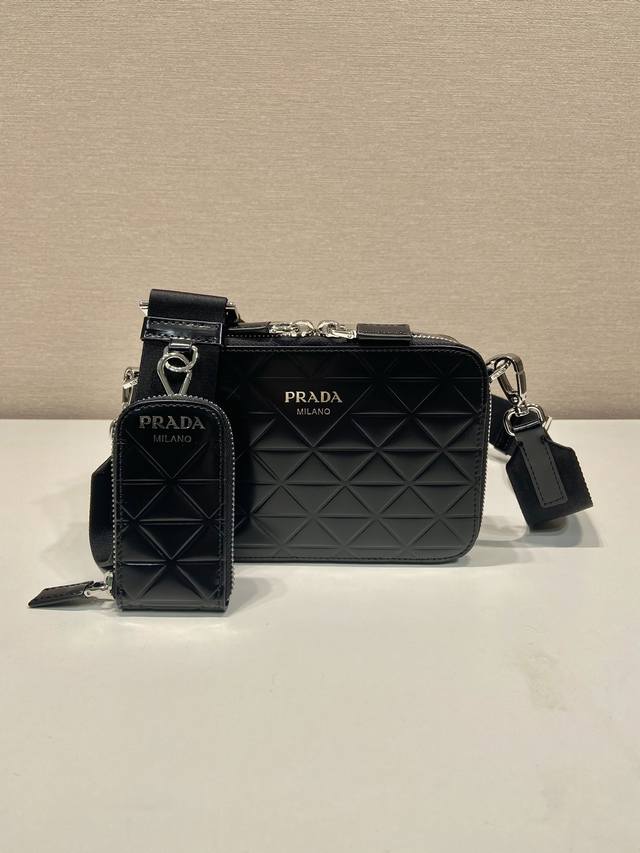 Premium original factory packaging, embossed camera bag 2Vh070 This Brique leat