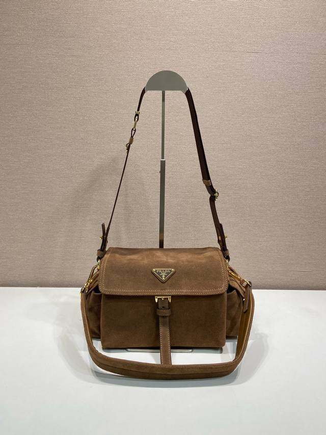 Premium Original New Messenger Bag 1Bd394 Suede This handbag perfectly blends s