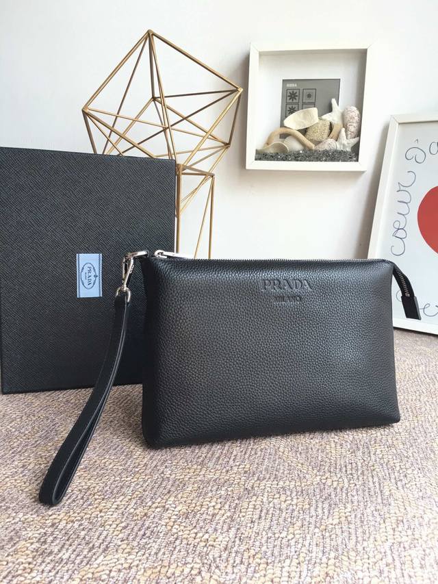 The hot-selling handbag with original factory packaging has arrived again, 0050