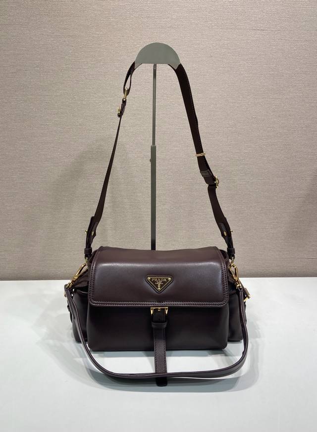 Premium original factory packaging, new messenger bag 1Bd394 lambskin DDD. This