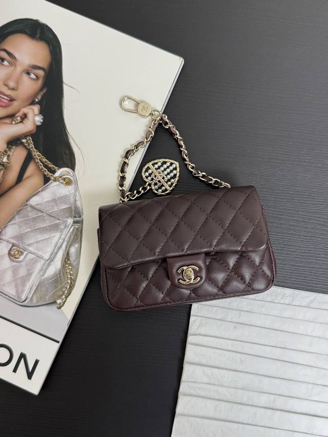 Original leather in stock, 25A. This palm-sized Cf mini bag is amazing! It must