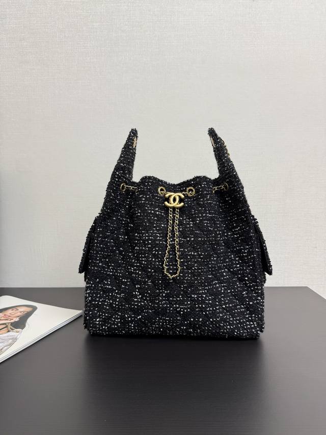 In stock! 25C Hobo Bag, this season's hot item, instantly captivating with its