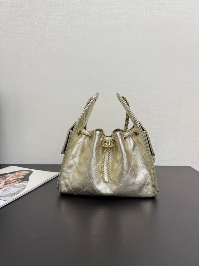 Original leather L25A bucket drawstring bag in stock! A new, adorable addition