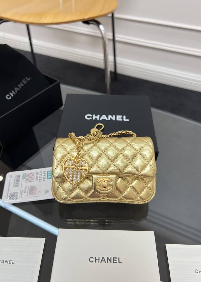 is out now! Top-quality, fully packaged Chanel 25A star-studded mini Cf hanging