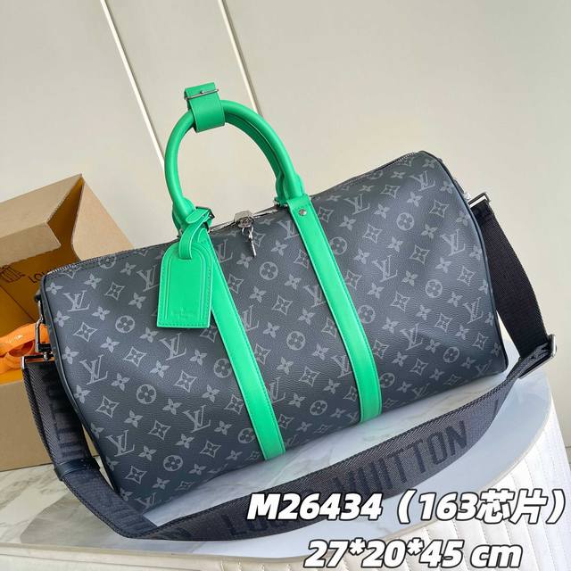 163C01 Chip Version Internal Price: P 45cm Style Number: M26434 Green Steel Stud