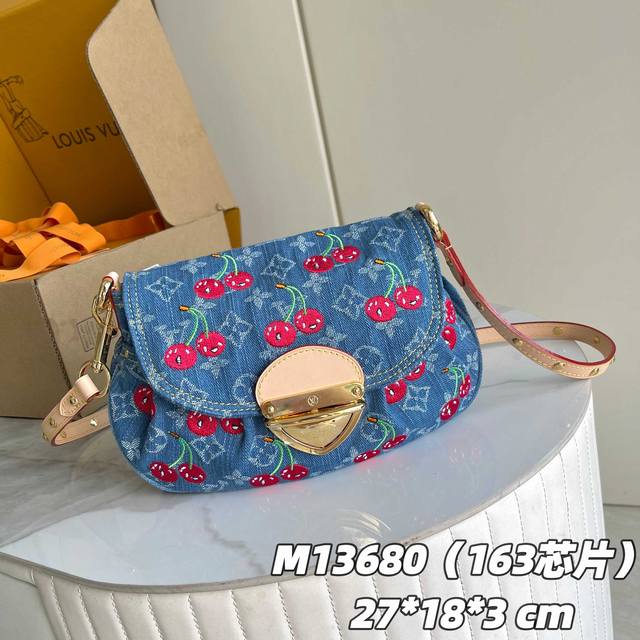 163C01 Chip version, internal price P, Style No.: M13680, original enhanced vers