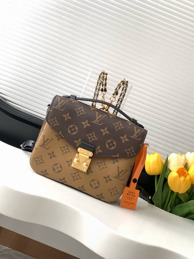 Dynamic variable code chip. The Pochette M