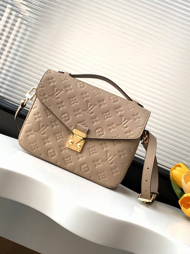 Dynamic variable code chip. Premium original reinforced top-grain cowhide. M4488