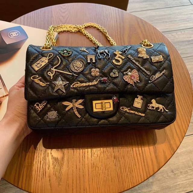 37586 Chanel Butterfly Emblem Bag, a new perfume bottle from Chanel. Chanel rele