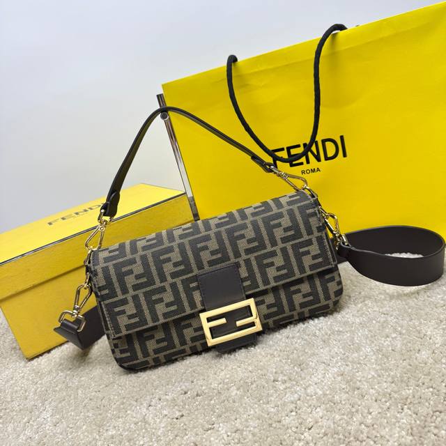 Baguette The new version of the baguette bag is here~ The rectangular bag body i