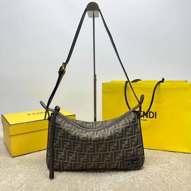 Medium Simply Fendi handbag, a soft shoulder bag that debuted at the Autumn/Wint