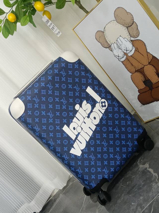 M45580 Size: 36*50*19Cm Capacity: 28L Weight: 2.6Kg Material: Ultra-lightweight