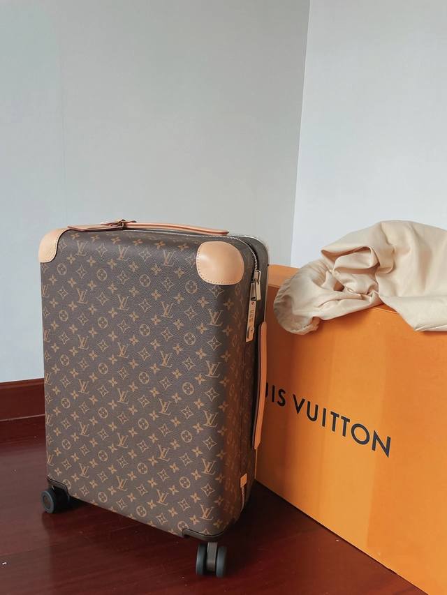 55cm High-quality, Horizon four-wheeled trolley case. DDD. Details: 1. Trolley M