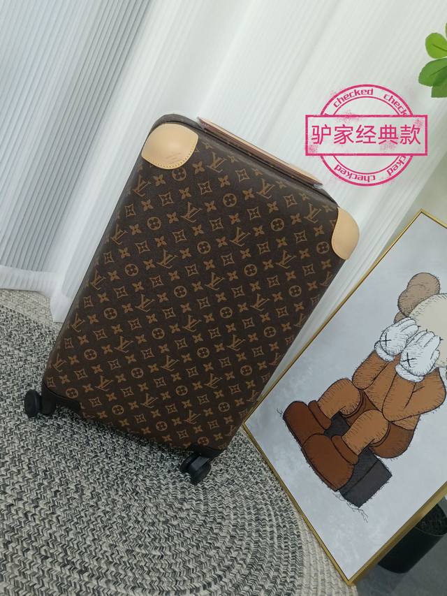 Gf434355Fb Capacity: 28L Weight: 2.6Kg Material: Ultra-lightweight Monogram canv