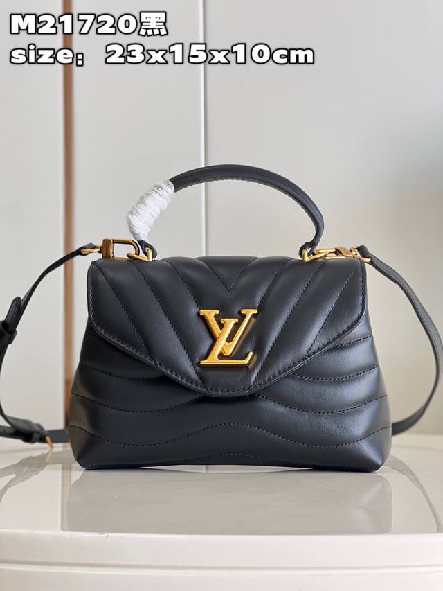 Authentic, top-grain leather, M21, off-white. This Hold Me handbag, a new addit