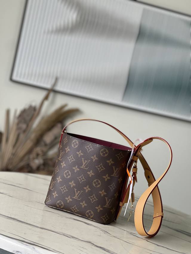 Top-grade original M12925 Monogram. This All Inbb handbag features Monogram can