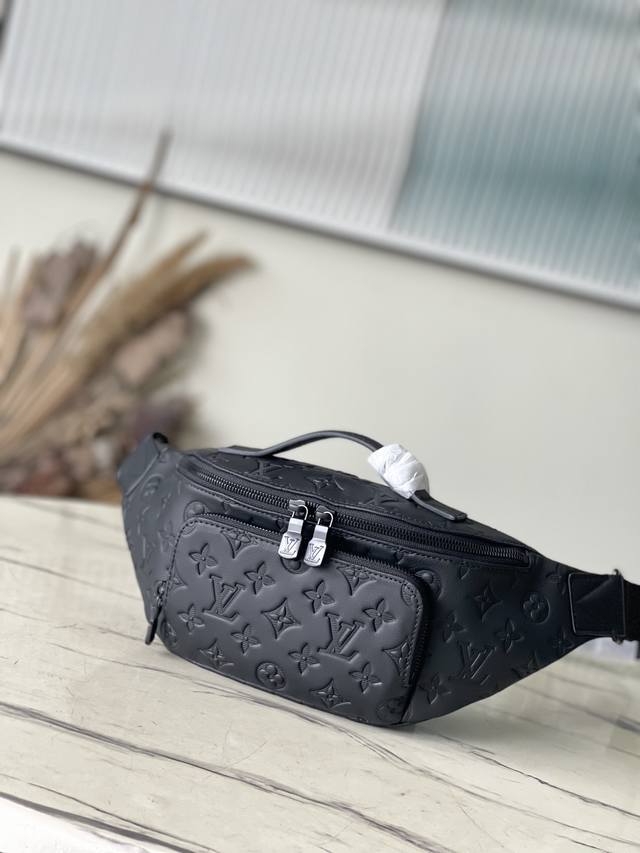 Top-grain leather, original M47058. This Rush waist bag is crafted from Monogram