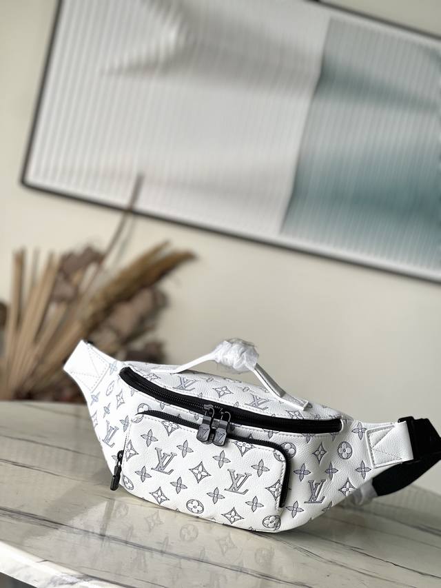 Top-grain leather, original M25227. This Rush waist bag is crafted from Monogram