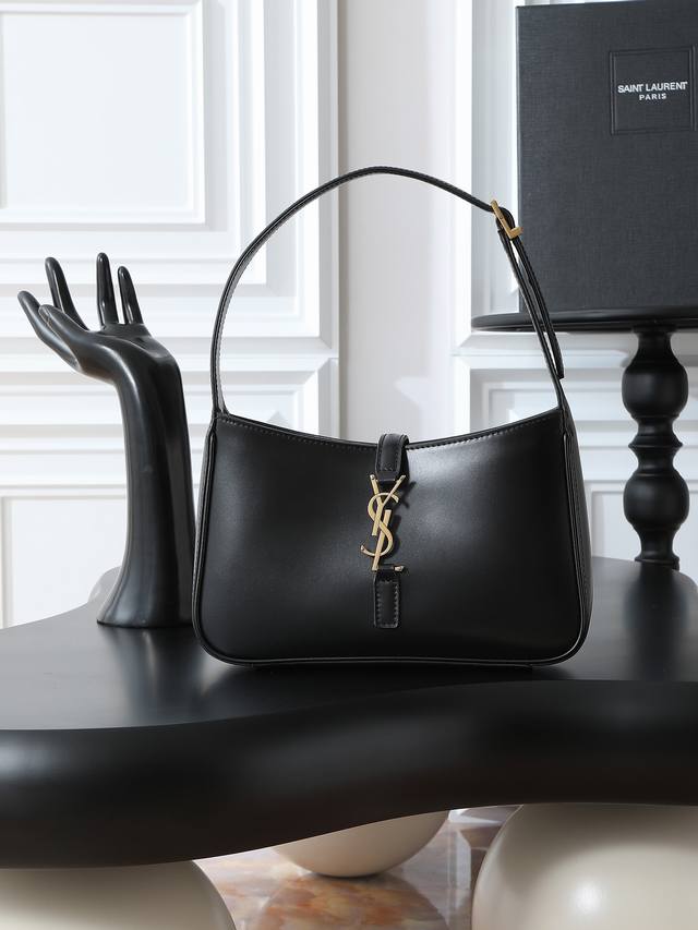 comes with packaging. Made of original black plain gold leather in a small size