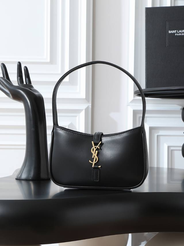 comes with packaging. Plain black and gold mini size original leather, exclusiv