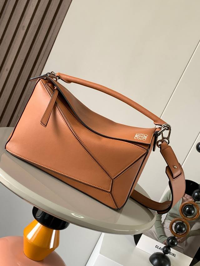 Geometric Bag 29cm Puzzle Handbag ~ Original imported calfskin plain weave. The