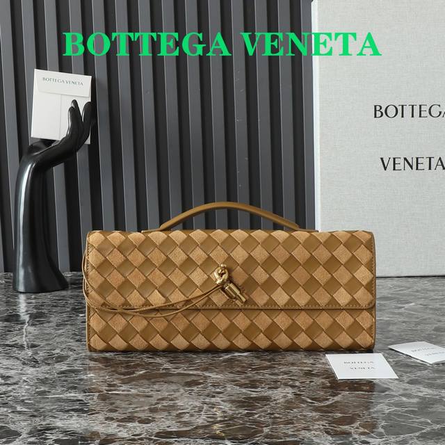 Bottegaveneta This cashmere evening bag is so cool and beautiful. Each color has