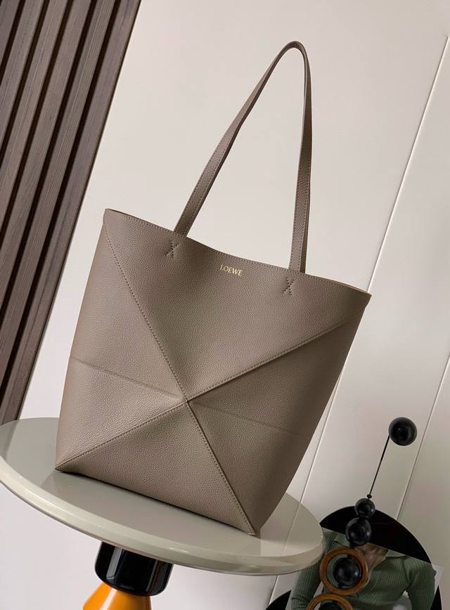 The new pebbled cowhide Puzzle Fold handbag plays with geometric patterns again.