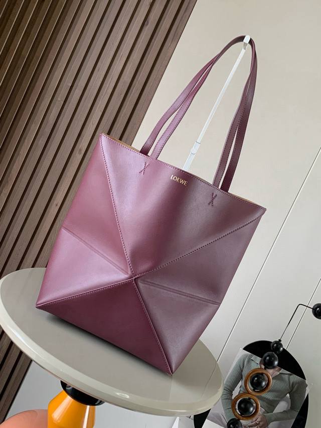 The new shiny cowhide Puzzle Fold handbag plays with geometric patterns again. I