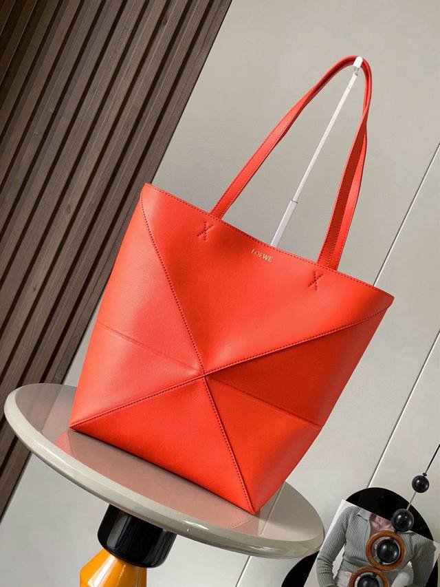 The new shiny cowhide Puzzle Fold handbag plays with geometric patterns again. I