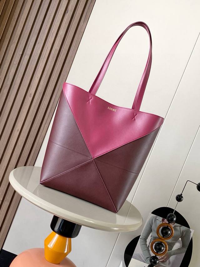 The new shiny cowhide Puzzle Fold handbag plays with geometric patterns again. I