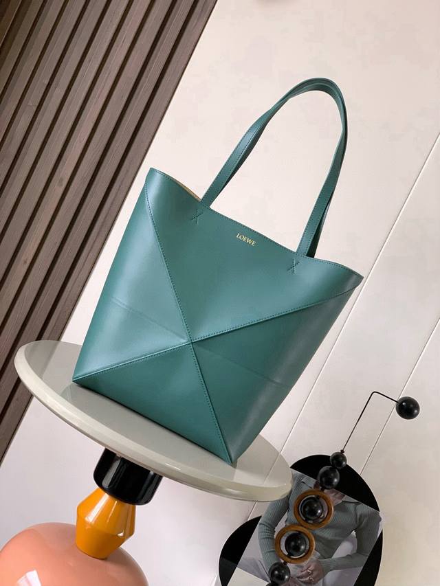 The new shiny cowhide Puzzle Fold handbag plays with geometric patterns again. I
