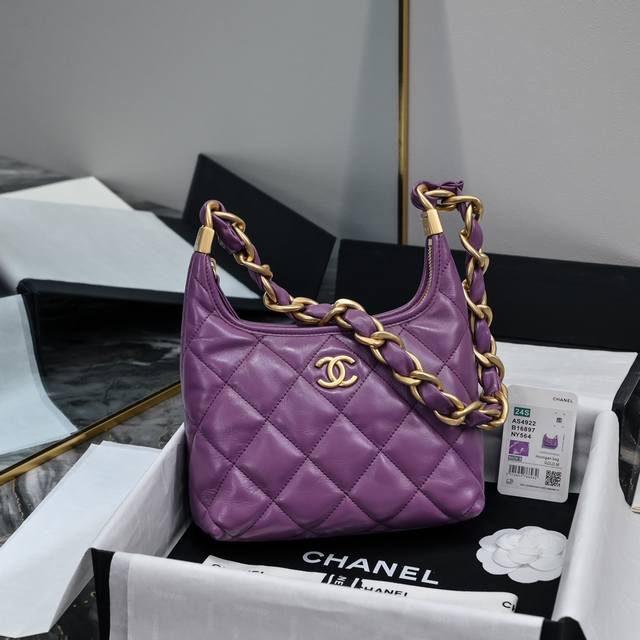 The small Chanel*24A Hobo keeps getting better and better! Another hit, this ret