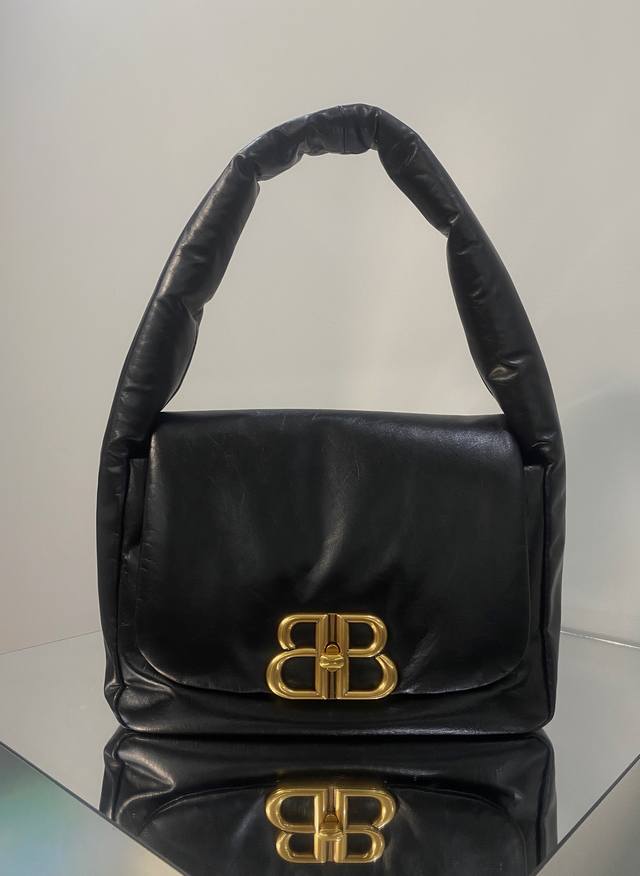 Ba1Enciaga Monaco Sling Bag Underarm Bag Black What an underarm bag that will ca