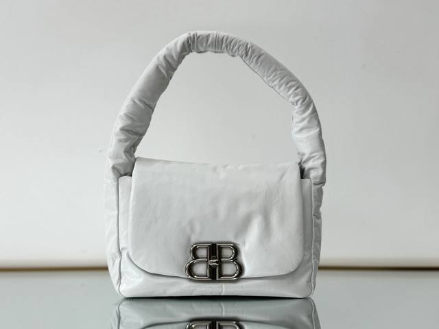 Ba1Enciaga Monaco Sling Bag Underarm Bag White What a stunning underarm bag that