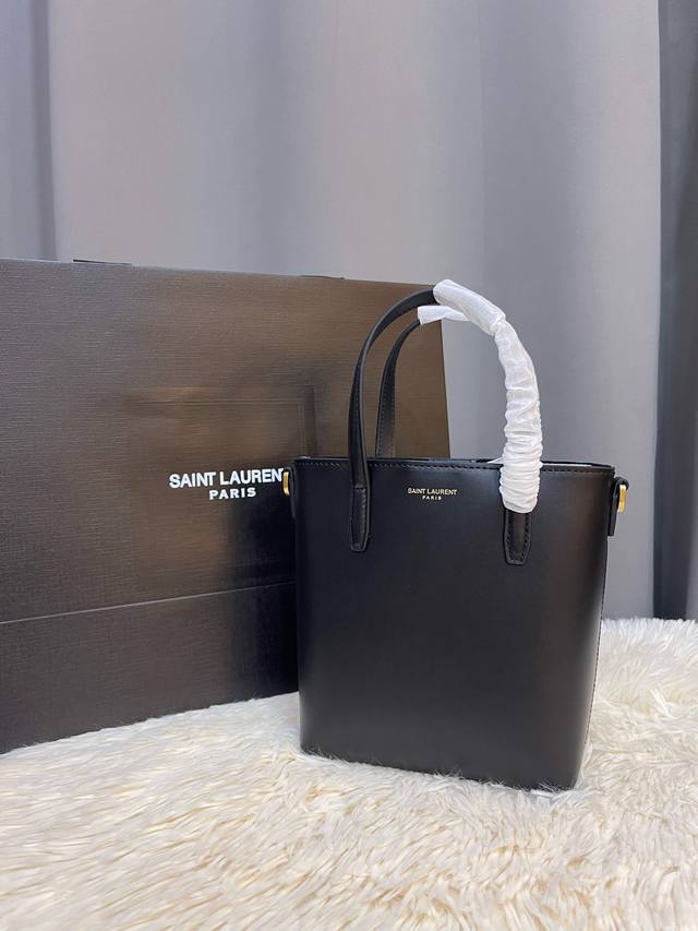 Plain weave mini bag First, it's small and cute enough Second, it's spacious en