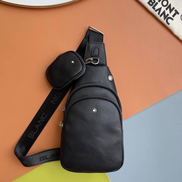 Montblanc's latest style, a hot item has arrived, this men's chest bag is made o