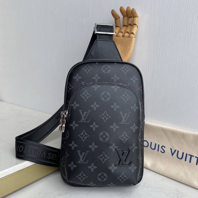 New Louis Vuitton Lv chest bag, imported from Taiwan with imported cowhide, top