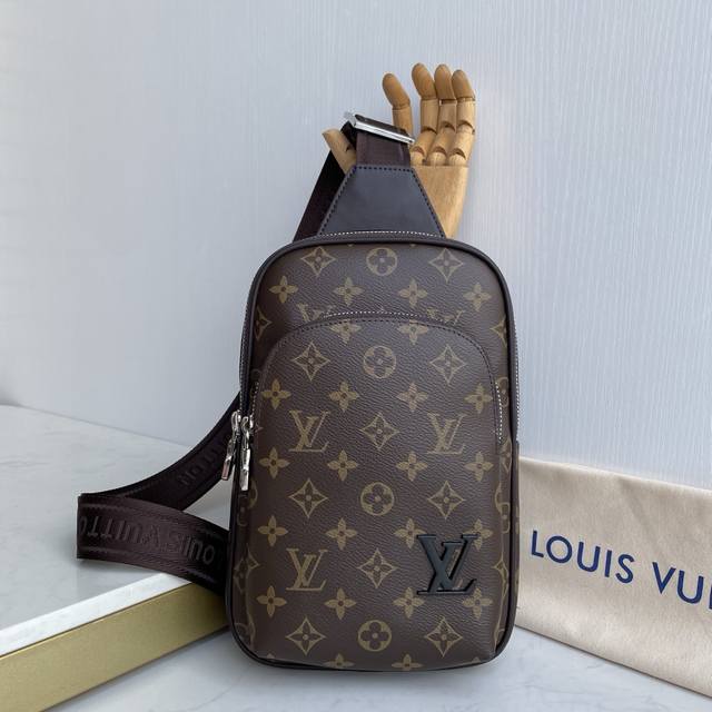 New Louis Vuitton Lv chest bag, imported from Taiwan with imported cowhide, top
