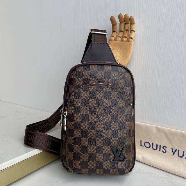 New Louis Vuitton Lv chest bag, imported from Taiwan with imported cowhide, top