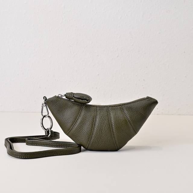 Super mini horn coin purse, so cute It's the season for mini bags to show their