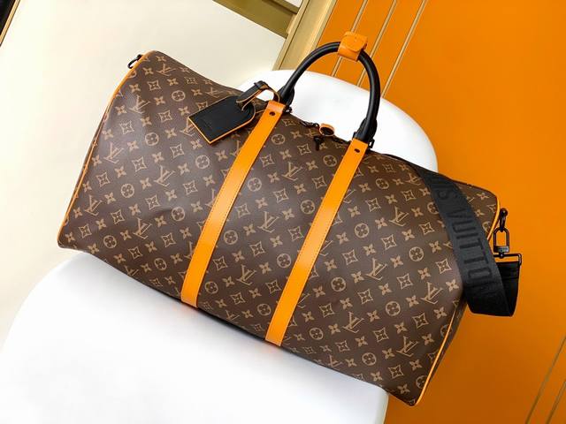M46703 45cm M46702 55cm This premium, original Keepall Bandouli