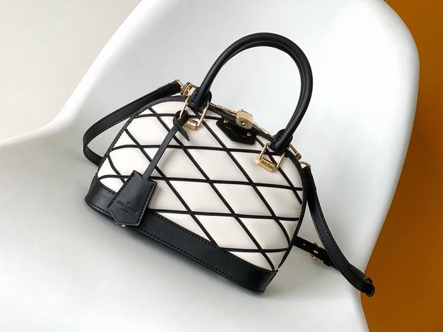 M23666 Blue M23665 Black M23761 Off-White M24453 Pink M83019 Black M24153 Nude P