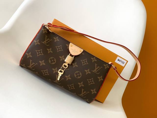 P The Pochette Tirette handbag, crafted from Monogram canvas in a relaxed silhou