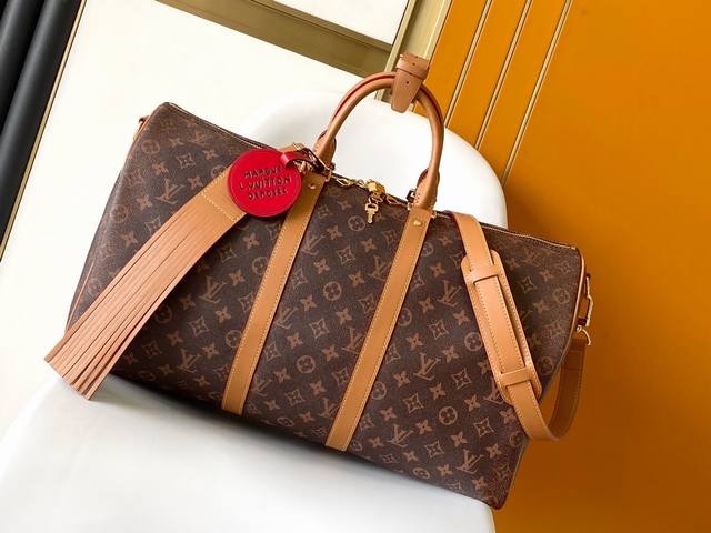 M11541 This premium, original Keepall Bandouli