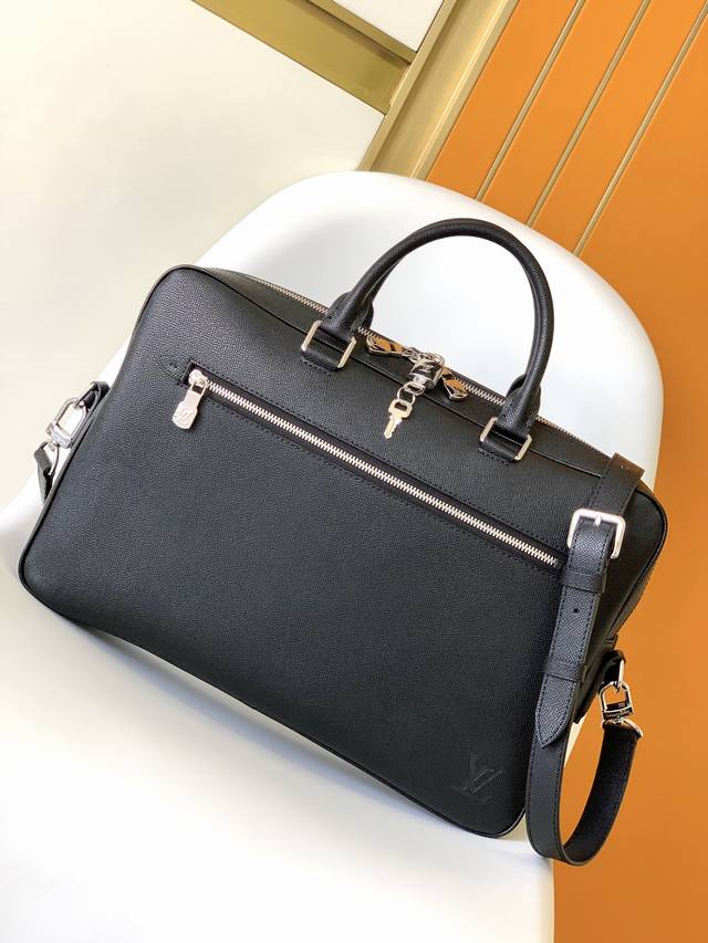 Top-grade original M33441 This Porte Documents briefcase is crafted from Taiga l