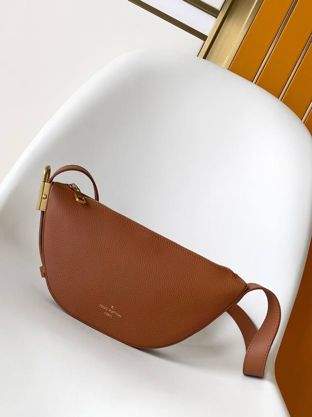 M83546 Brown M11429 Black The Low Key features a modern, minimalist design compl