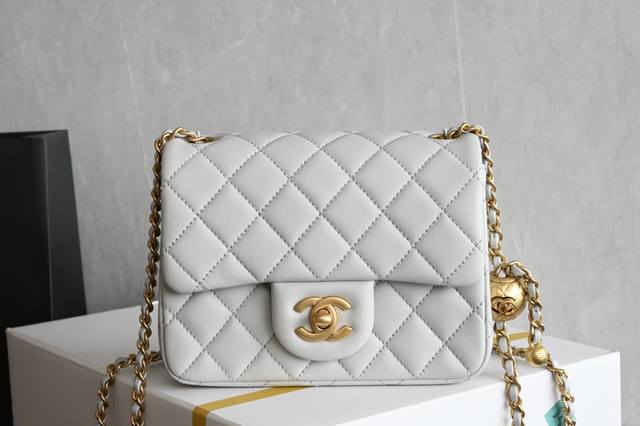 Platinum version authentic packaging as shown New color spot gold ball flap bag