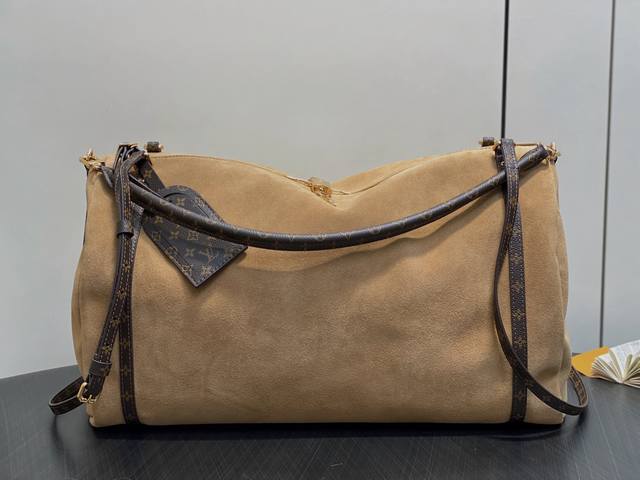 Top-quality original M26451 apricot nubuck leather large Speedy pillow bag. Thi