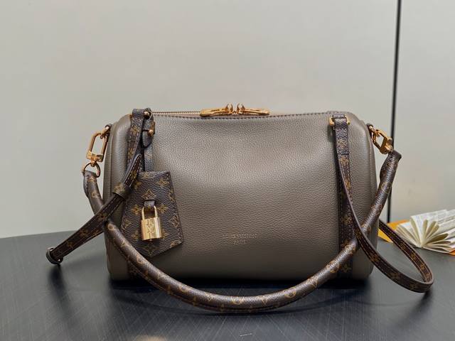Top-grade original M26360 Elephant Grey M26039 full leather pillow bag. This sea
