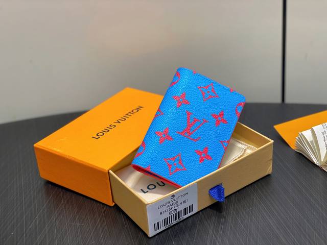 Top-grade original M14769 red card holder, wallet, and this season's new pocket